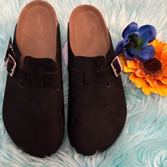 Clog Mule Flat Shoes With Buckle Accent Black Microsuede Sz 8 NEW! - Picture 3 of 8